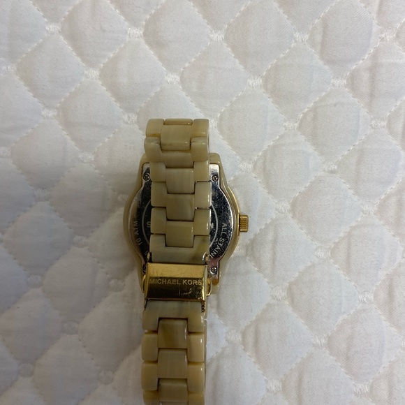 Michael Kors light tortoise watch - Picture 4 of 5